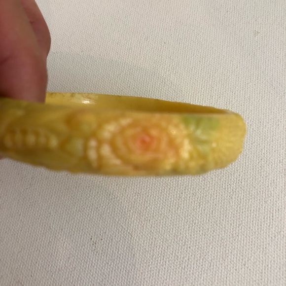 Bakelite Floral Carved Bracelet - Picture 4 of 4